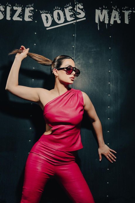 Emeraude Toubia model porn galleries