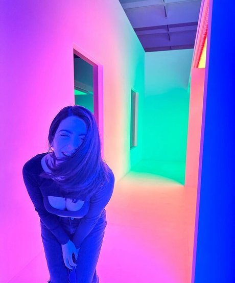 Emeraude Toubia pornstar top img