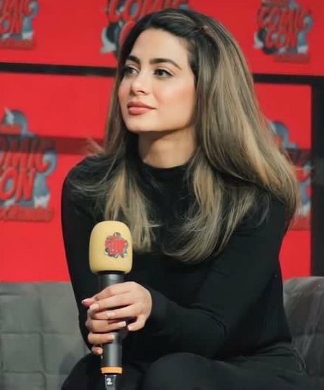 Emeraude Toubia nudes star gallery