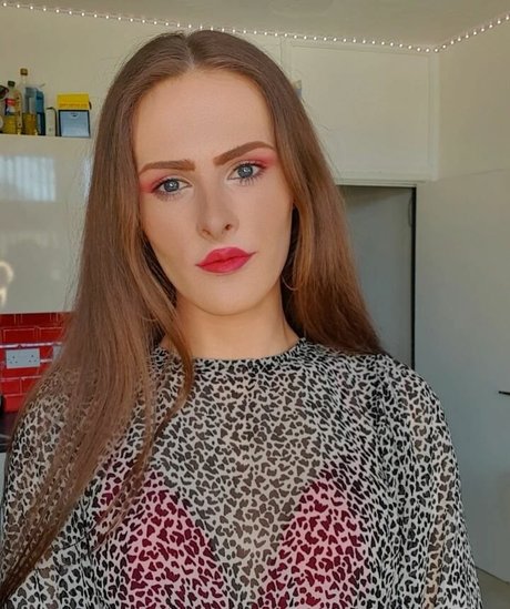 Nikki Harper model pretty photo