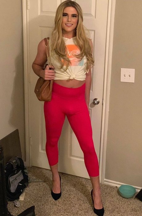 noellenights model sexy images