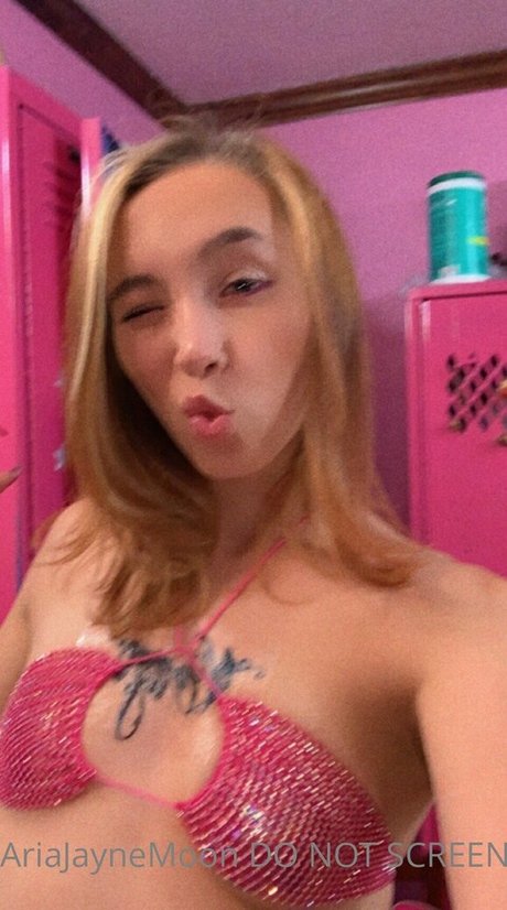 ariajaynefree model photo