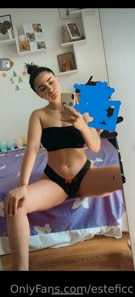 esteficc naked star photo