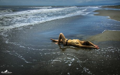 Lale Sezer model adult photos