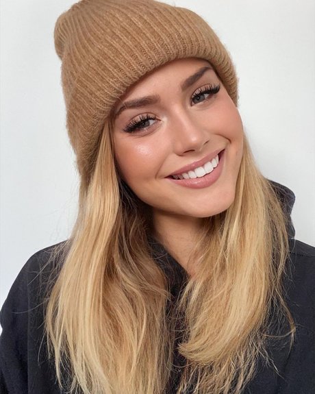 Lucie Gaumont model hot pic