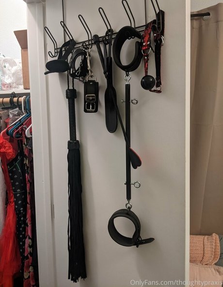 thoughtypraxis nude actress galleries