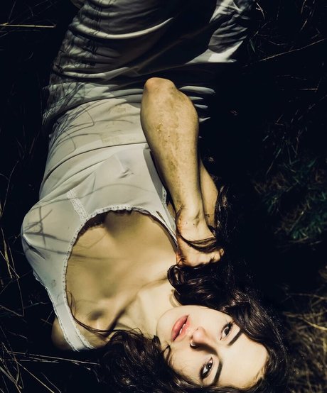 Bella Ossi xxx model images