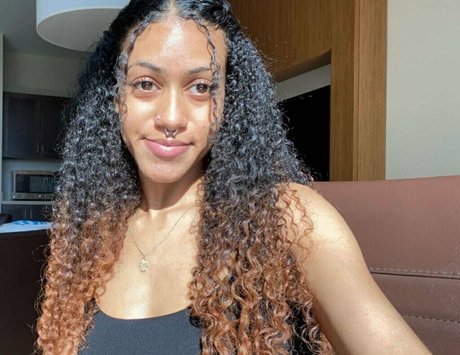 laylaybrat star photo