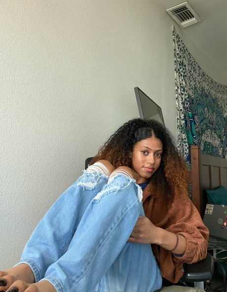 laylaybrat model exclusive picture