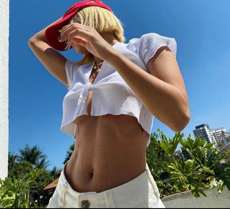 Manu Gavassi nude star gallery