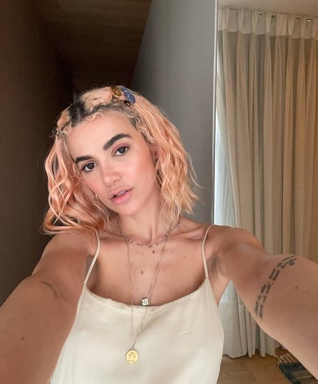 Manu Gavassi star free photo