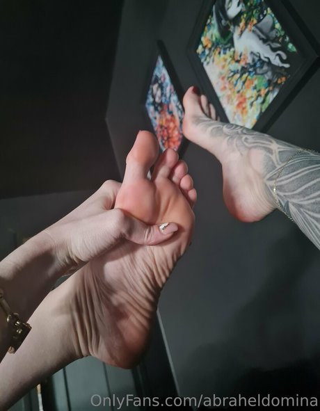 abraheldomina model xxx picture