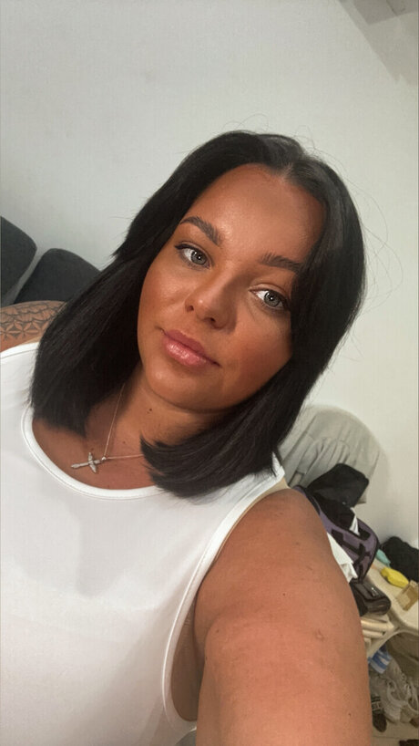 Charis perfect model images