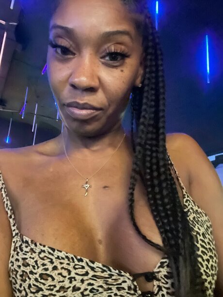 magick sho perfect model pic