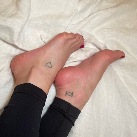 Peachy Feet free actress image