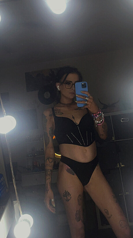 Hazy_ model free galleries