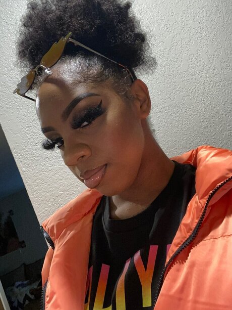 Elishia nude pornstar photo