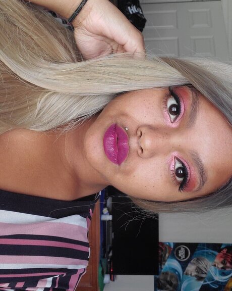 NiQyira Toney star pretty pictures