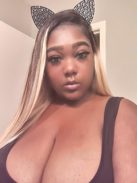 Pretty Doll model hot picture