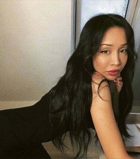 Naila imani perfect model images