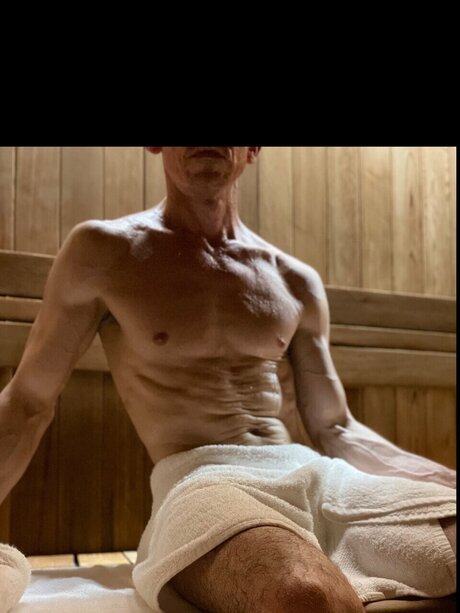 Hung Discreet Club best actress photo