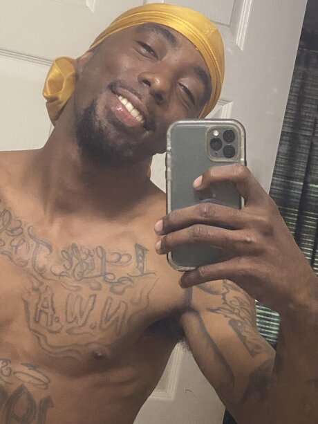 KingRjay model nude image