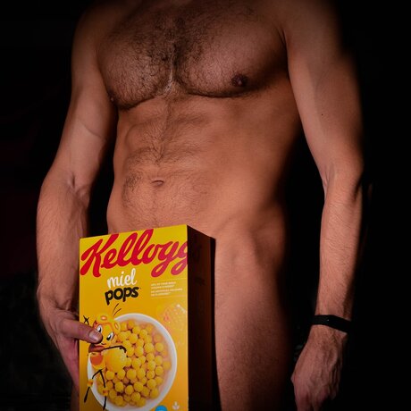 Roco Spain model adult pictures