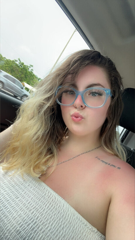 SnowBunny Des_ model sex picture