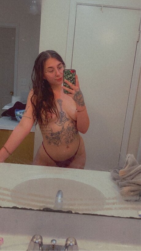 Smokahontas exclusive pornstar images