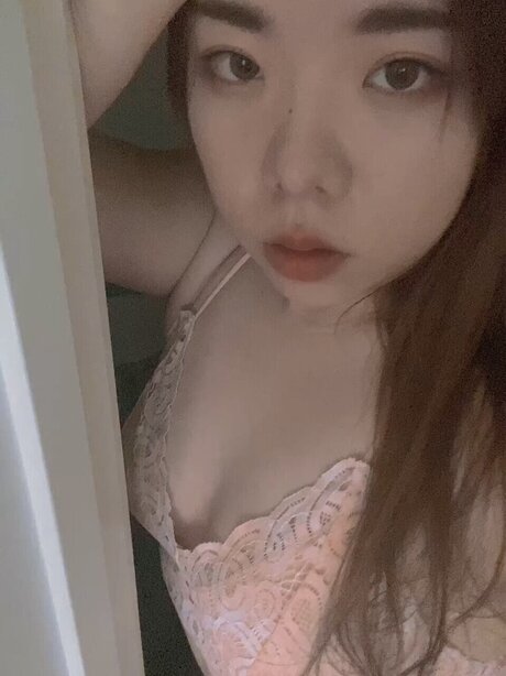 Yuy__ model erotic image