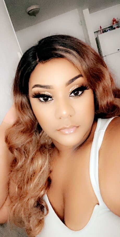 MsPeachy sex star pics