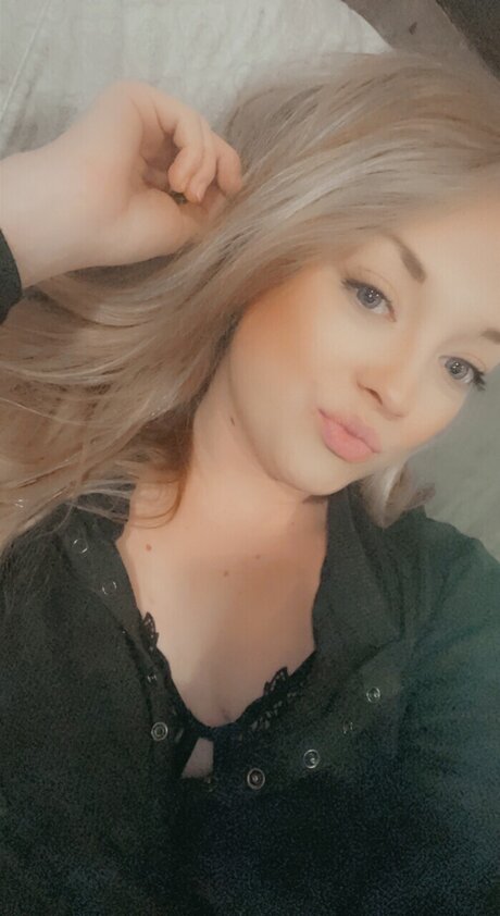 TheiaMarie exclusive pornstar image