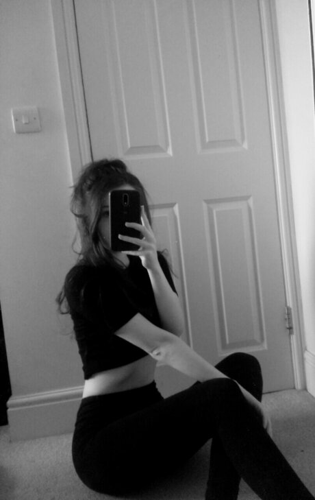 Avery Blake model pornographic images