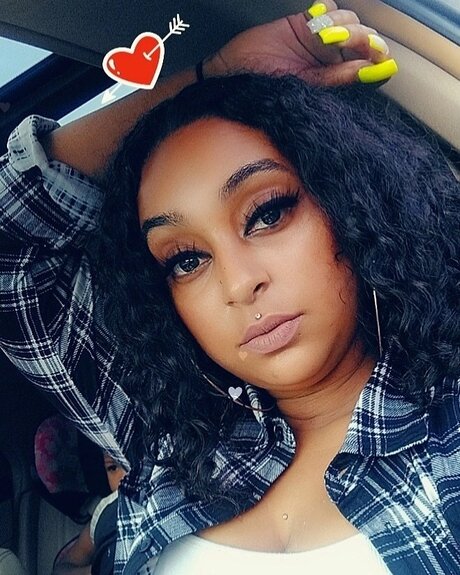 Latinamami0512 nude pornstar gallery