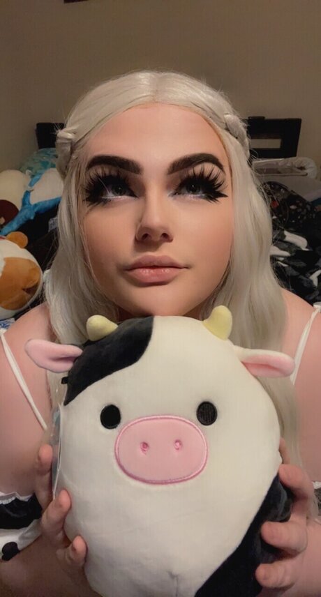 Magnolia May exclusive model pic