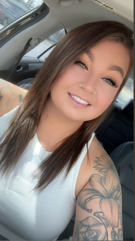 Beccie nice model img