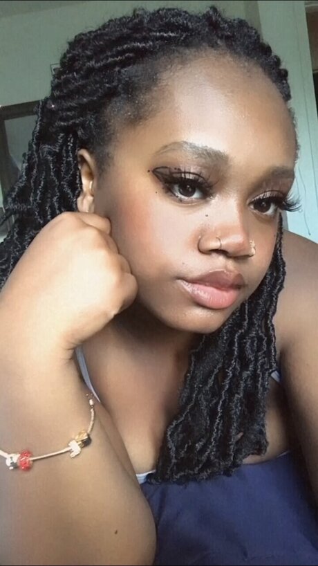 Zaniya_ model exclusive image