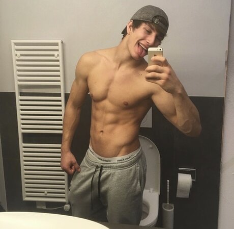 ToyBoy98 porn star picture