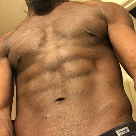 17 RINGS naked star pic