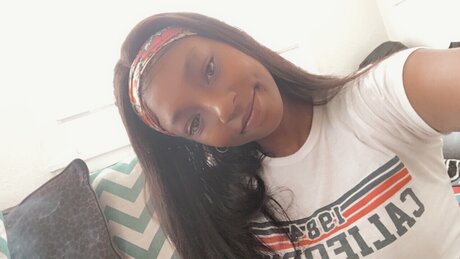 Kahmelia high quality actress picture