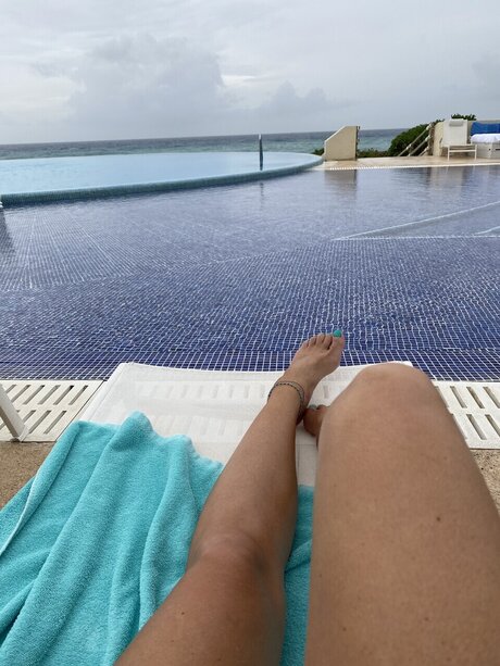 Barefootblonde hot model images