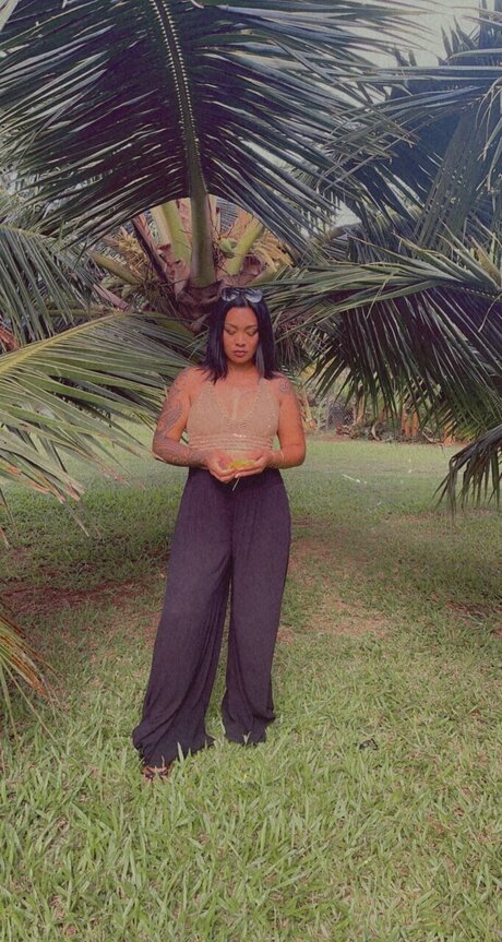 Knine95 naked pornstar img