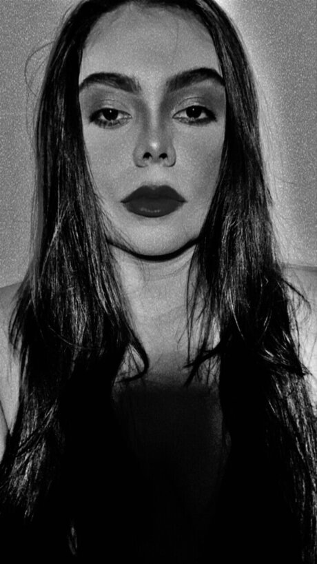 Big Latin Girl nude star archive