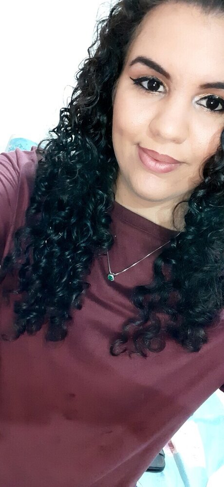 Victoria Souza star hot pics