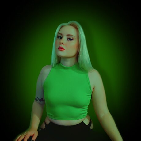 queen phantom model hot pic