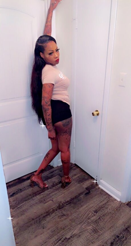 Honey Savon nude model images