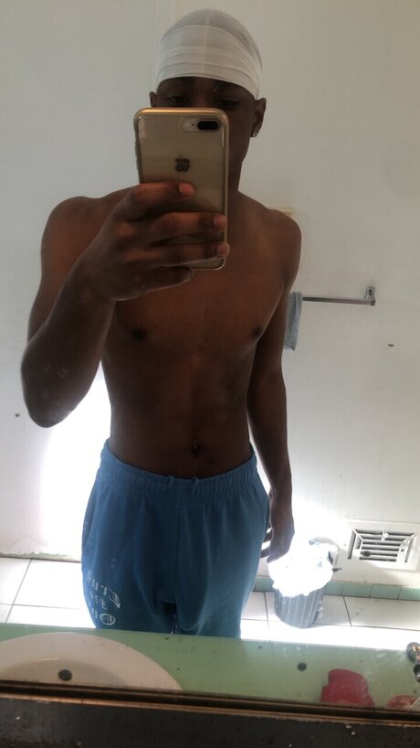 Ziggy Flores pornstar naked img