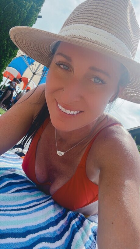 Izzibella nice actress photos