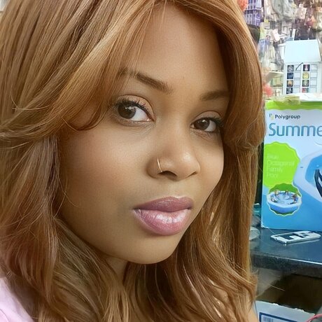 QUEEN LAYONI art star images