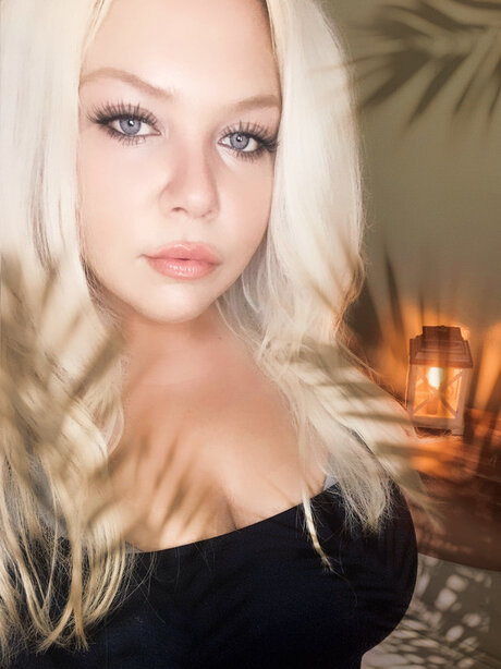 u122713218 hot model photo